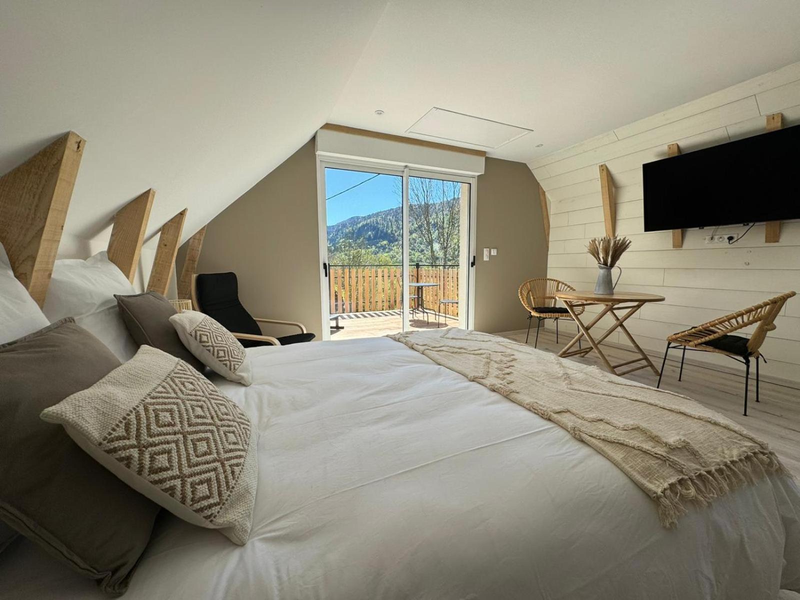 La Puy Mary Bed & Breakfast Le Falgoux Eksteriør bilde